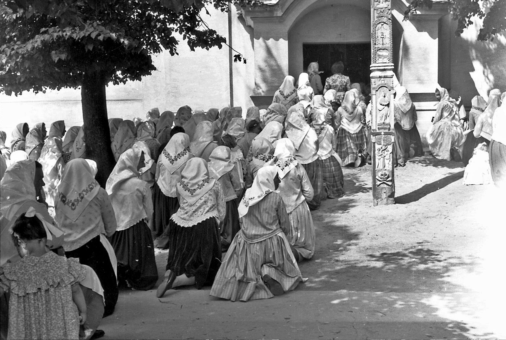 Slavnost Božského srce Páně, Dolní Bojanovice kol. 1950, foto J. Dostál. Archiv autorky.