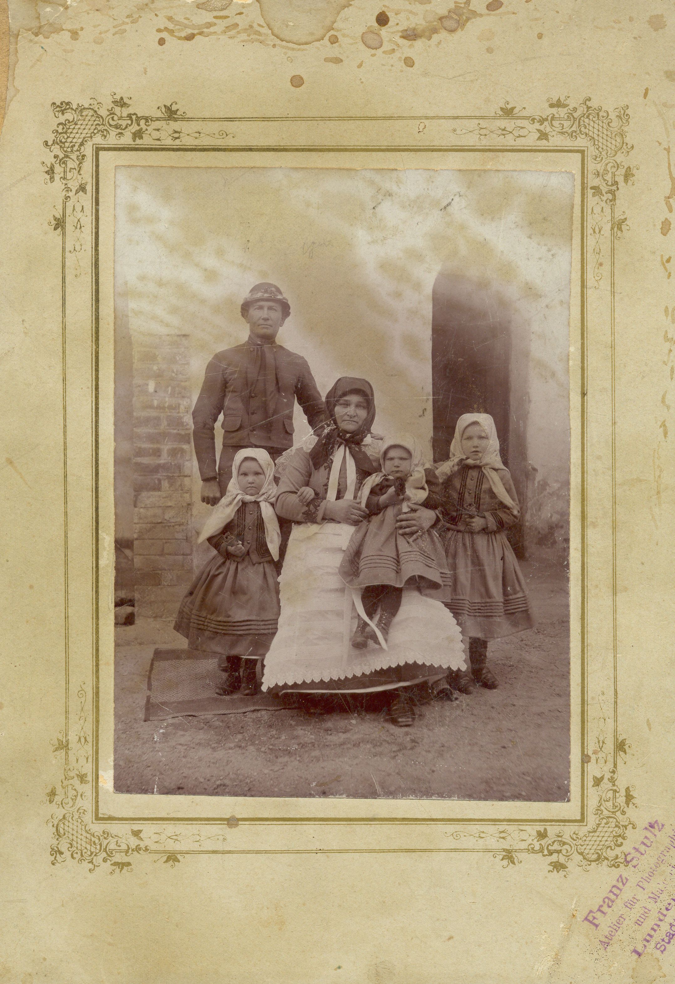 Tradiční rodina, Hlohovec, přelom 19. a 20. století.